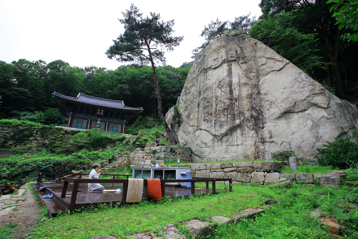 월악산 마애불